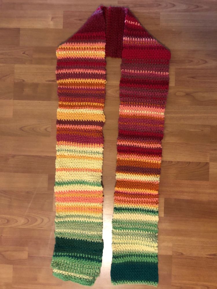 Scarf representing the daily temperatures of Davis in 1985