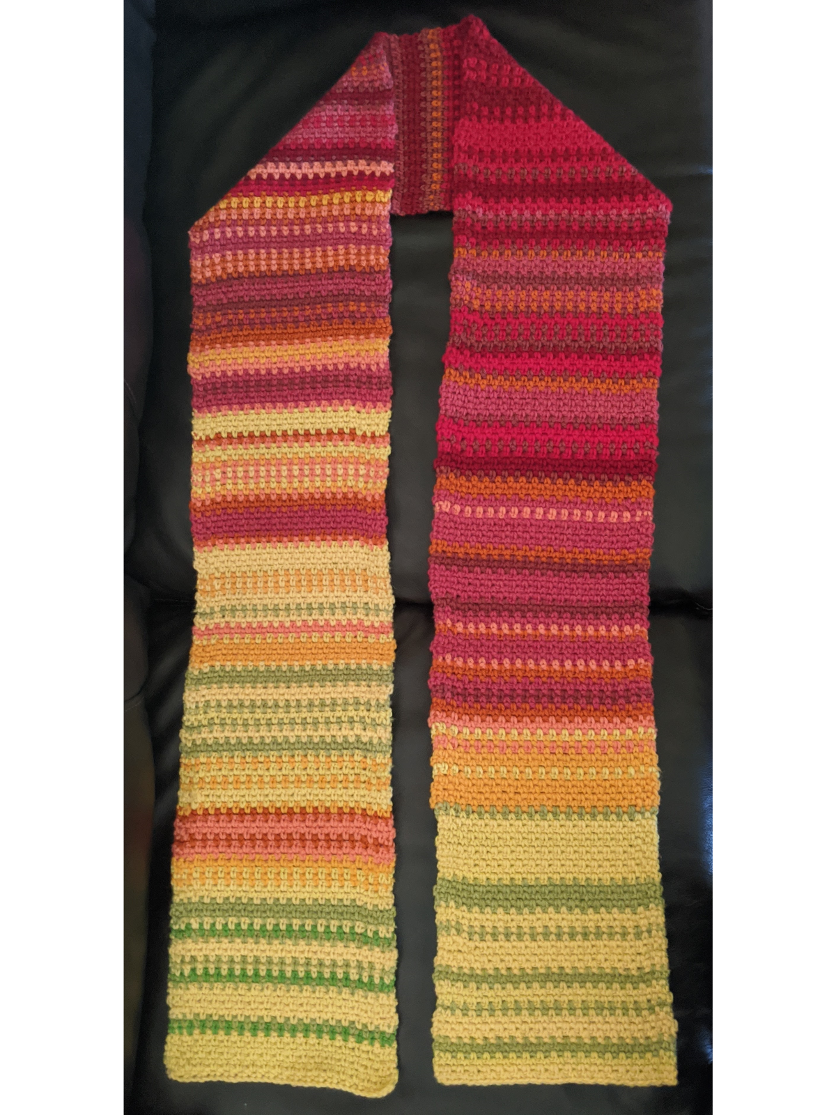 Scarf representing the daily temperatures of Davis in 2018