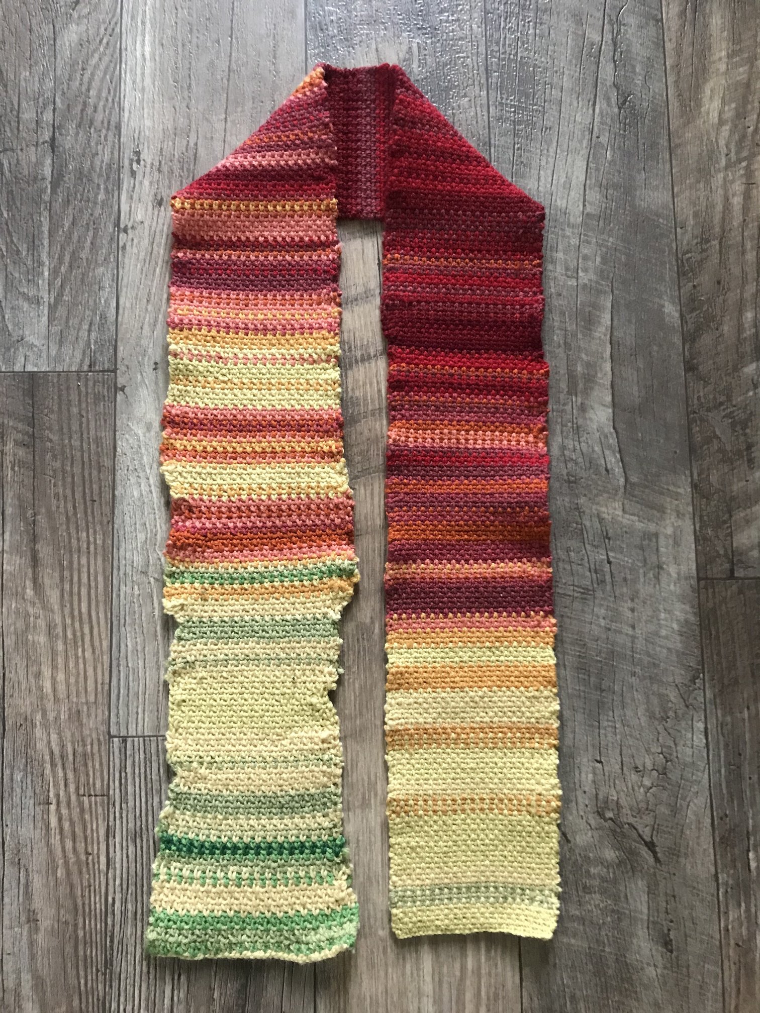 Scarf showing the daily temperatures of Davis in 2017