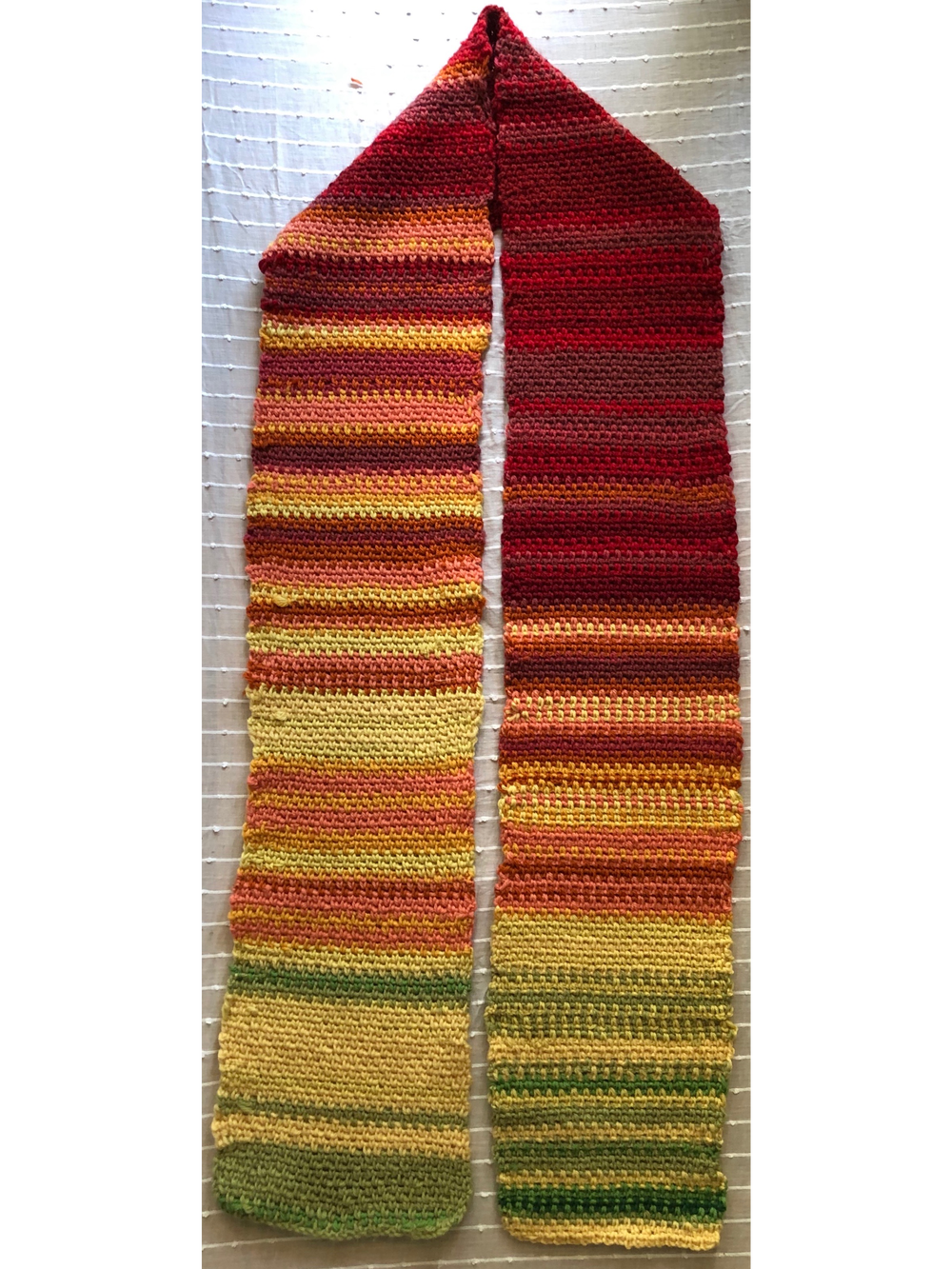 Scarf representing the daily temperatures of Davis in 2016